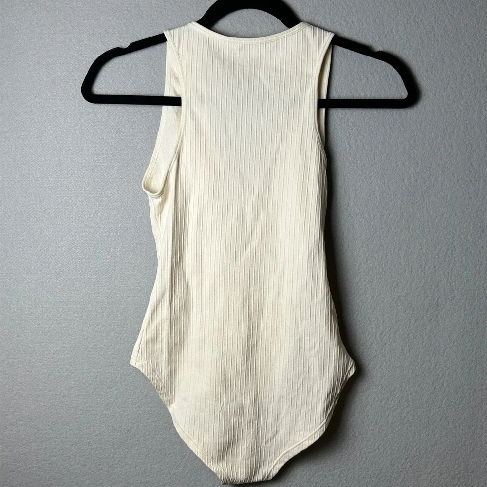 DANSKIN Intimates Bodysuit‎ Cream Ivory Plunge Neck Minimalist basics Sz M